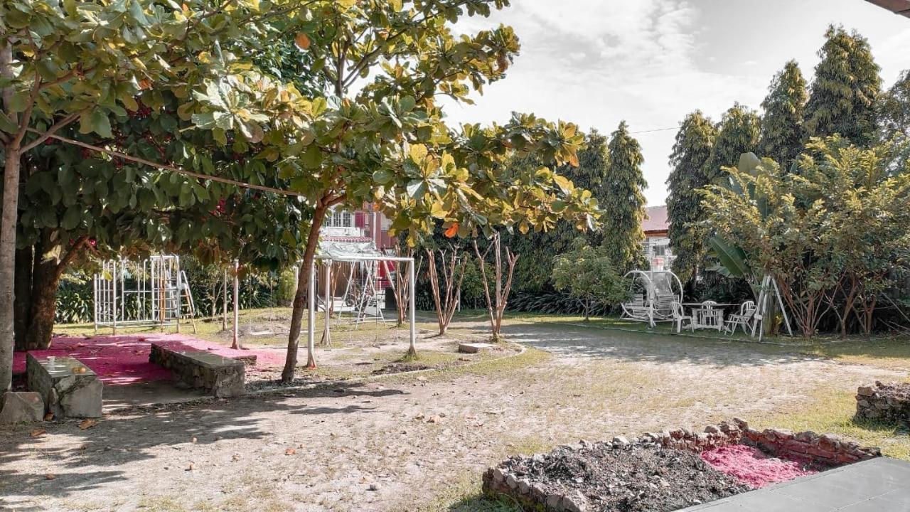 Brussels Homestay Balige Eksteriør bilde